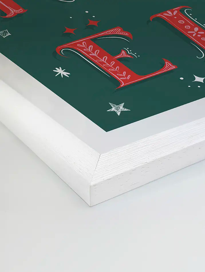Affiche festive mettant en avant le texte "NOËL" en grandes lettres rouges ornées de motifs décoratifs, sur un fond vert vibrant. Le design est complété par des étoiles scintillantes et des boules de Noël colorées, créant une ambiance joyeuse et lumineuse parfaite pour une décoration murale de fêtes.
Affiche festive mettant en avant le texte "NOËL" en grandes lettres rouges ornées de motifs décoratifs, sur un fond vert vibrant. Le design est complété par des étoiles scintillantes et des boules de Noël.