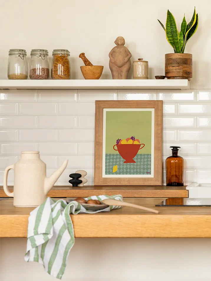 Cette affiche citron, aux nuances de jaune et d'orange, apporte une touche dynamique et fraîche, idéale pour une cuisine ou une salle à manger au style scandinave ou moderne.