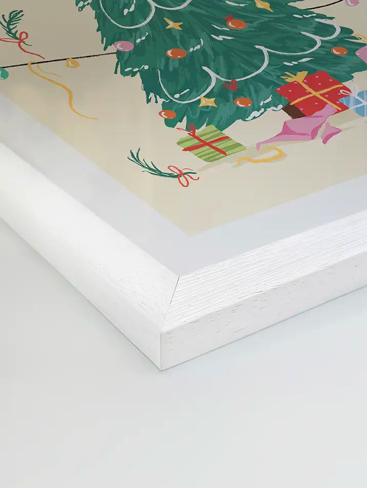 Affiche festive représentant un sapin de Noël magnifiquement décoré, entouré de guirlandes lumineuses et de cadeaux colorés. Le texte "Joyeux Noël" trône au centre, le tout sur un fond beige doux, créant une ambiance chaleureuse et élégante pour une décoration murale qui incarne l'esprit des fêtes.