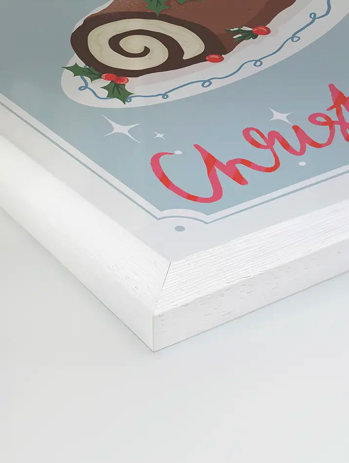 Affiche bûche de Noël illustrée par Blanca Flor, mettant en avant le dessert emblématique des fêtes de fin d'année avec un design festif et gourmand. L'affiche présente une bûche de Noël roulée, garnie de chocolat, entourée de détails décoratifs raffinés comme des feuilles de houx, des baies rouges et un mini sapin orné d'un nœud, idéale pour une décoration murale festive et chaleureuse.