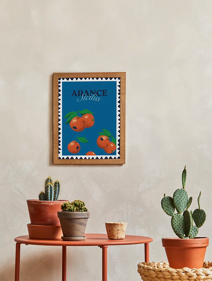 Poster Oranges de Sicile : avec ses oranges texturées et ses feuilles vertes contrastantes, cette affiche capture la fraîcheur des fruits siciliens. Idéale pour une déco vitaminée, elle apportera une ambiance méditerranéenne à votre intérieur.