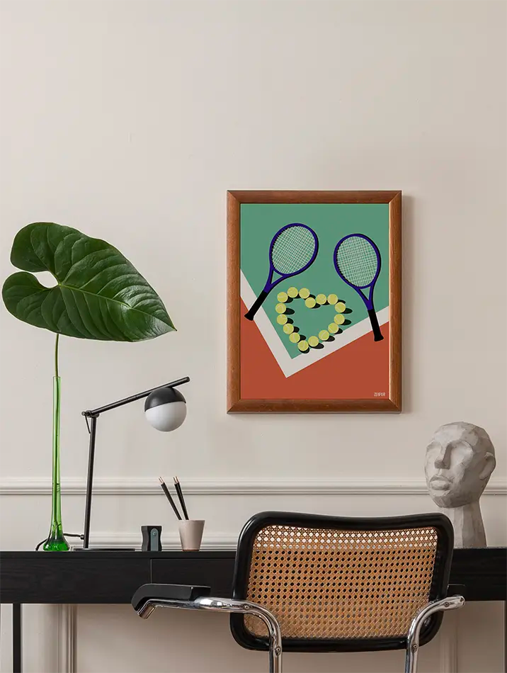 Le poster "Tennis, mon amour", avec ses trois variations de couleur, évoque la passion du tennis tout en apportant une touche chic et sportive à tout intérieur.