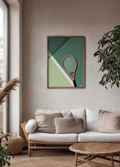 Affiche minimaliste d'une raquette de tennis contre un filet sur un fond abstrait de court, une pièce d'art murale stylisée pour les amateurs de tennis.