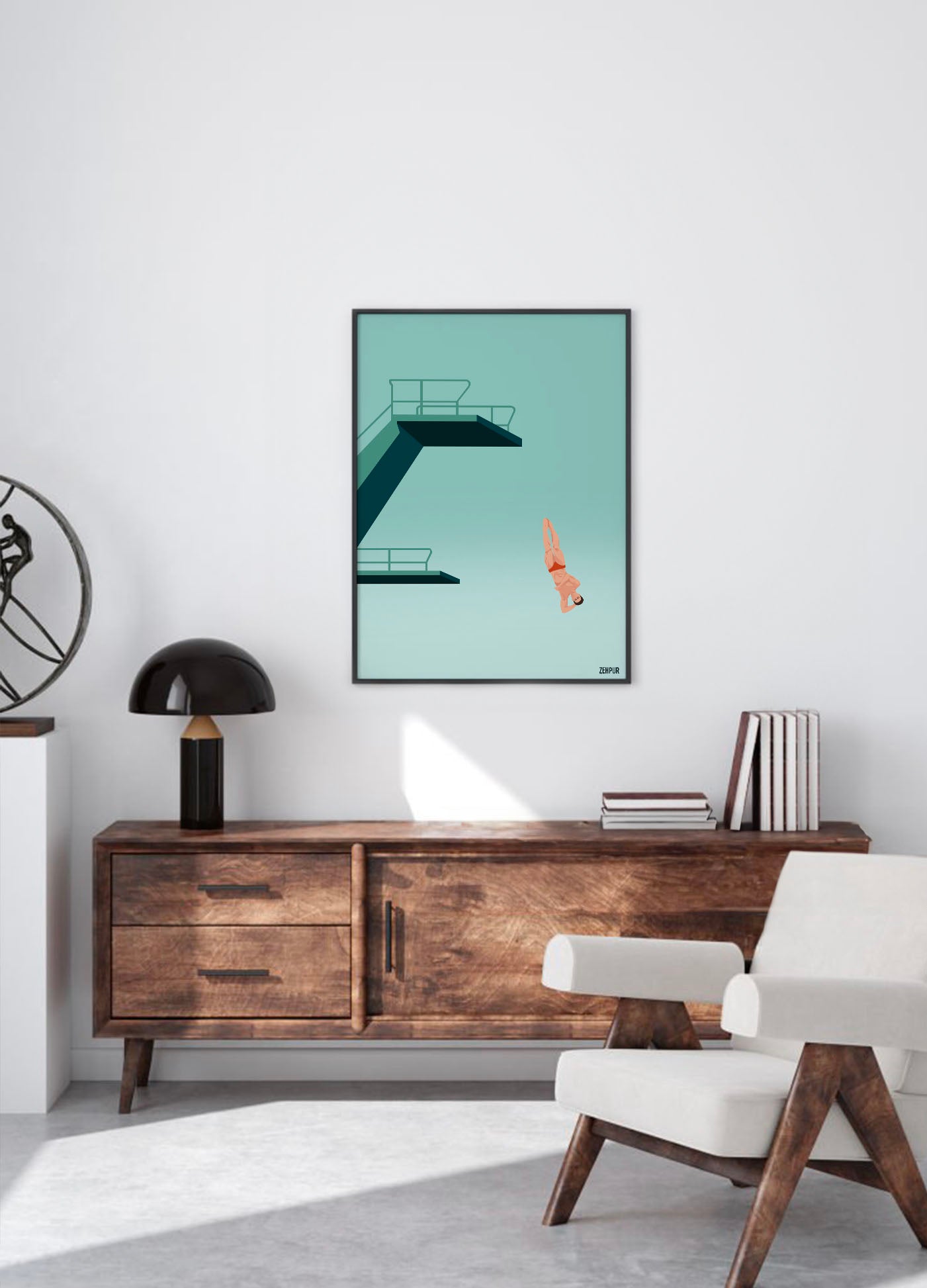 Affiche minimaliste de plongeon artistique avec plongeur en action et plongeoirs stylisés sur fond bleu clair, signée ZEHPUR.
